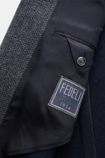 Fedeli Cashmere Jersey-Jacke 'Damon' grau gemustert, Nahaufnahme Innenfutter mit Fischgrat-Muster, Knopf, Label, elastische, weiche Jersey-Qualität.