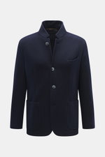 Fedeli Cashmere Jacke navy, Frontansicht, Slim Fit, reiner Cashmere, weicher Griff, Stehkragen, Vier-Knopf-Leiste, Brusttasche, Hüfttaschen, Kissing Buttons, Seitenschlitze, halb gefüttert, zwei Innentaschen.