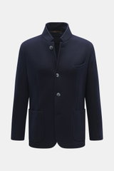 Fedeli Cashmere Jacke navy, Frontansicht, Slim Fit, reiner Cashmere, weicher Griff, Stehkragen, Vier-Knopf-Leiste, Brusttasche, Hüfttaschen, Kissing Buttons, Seitenschlitze, halb gefüttert, zwei Innentaschen.