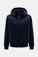 Alt-Tag (max. 125 Zeichen):
Frontalaufnahme des Fedeli Cashmere Wendeblouson 'Stop' navy mit Kapuze, verdecktem Zwei-Wege-Reißverschluss und Rippbündchen.

Zusätzliche Beschreibung unter Einbezug der Inhalte:
Das Bild zeigt den Fedeli Cashmere Wendeblouso