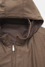 Fedeli Cashmere Wendeblouson 'Stop' braun meliert in Detailaufnahme von oben mit Kapuze, Reißverschluss, weichem Cashmere und Microfaser-Innenseite.