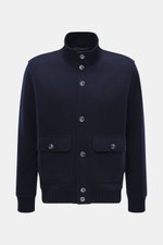 Fedeli Cashmere-Blouson 'Surreale' navy, frontale Nahaufnahme, Slim Fit, reiner Cashmere, glatte Knopfleiste, Rippstrickkragen, zwei aufgesetzte Taschen, elastische Bündchen.