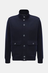Fedeli Cashmere-Blouson 'Surreale' navy, frontale Nahaufnahme, Slim Fit, reiner Cashmere, glatte Knopfleiste, Rippstrickkragen, zwei aufgesetzte Taschen, elastische Bündchen.