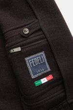 Fedeli Cashmere-Blouson 'Surreale' dunkelbraun Detailfoto von Taschen mit Knopf, Reißverschluss und Made in Italy-Label, reiner Cashmere, Slim Fit.