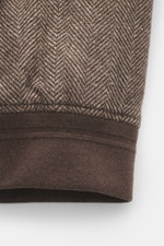 Montecore Daunenblouson dunkelbraun/beige gemustert, Detailaufnahme des Ärmelbündchens aus Cashmere und Seide, softer Griff, Regular Fit.
