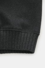 Montecore Cashmere Strickblouson dunkelgrau meliert, Detailaufnahme Rippbündchen, weicher, elastischer Cashmere-Strick, Unconstructed Design.
