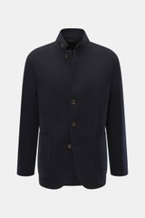 Montecore Cashmere Jacke navy, frontal fotografiert, Slim Fit, reiner Cashmere, vier Knöpfe, variabler Reverskragen, aufgesetzte Taschen, ungefüttert, Innentasche, Rückenmittelschlitz.
