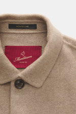 Montecore Cashmere Jacke beige meliert, Nahaufnahme von Kragen und Knopf, reiner Cashmere, Slim Fit, soft, ungefüttert, Innentasche sichtbar.