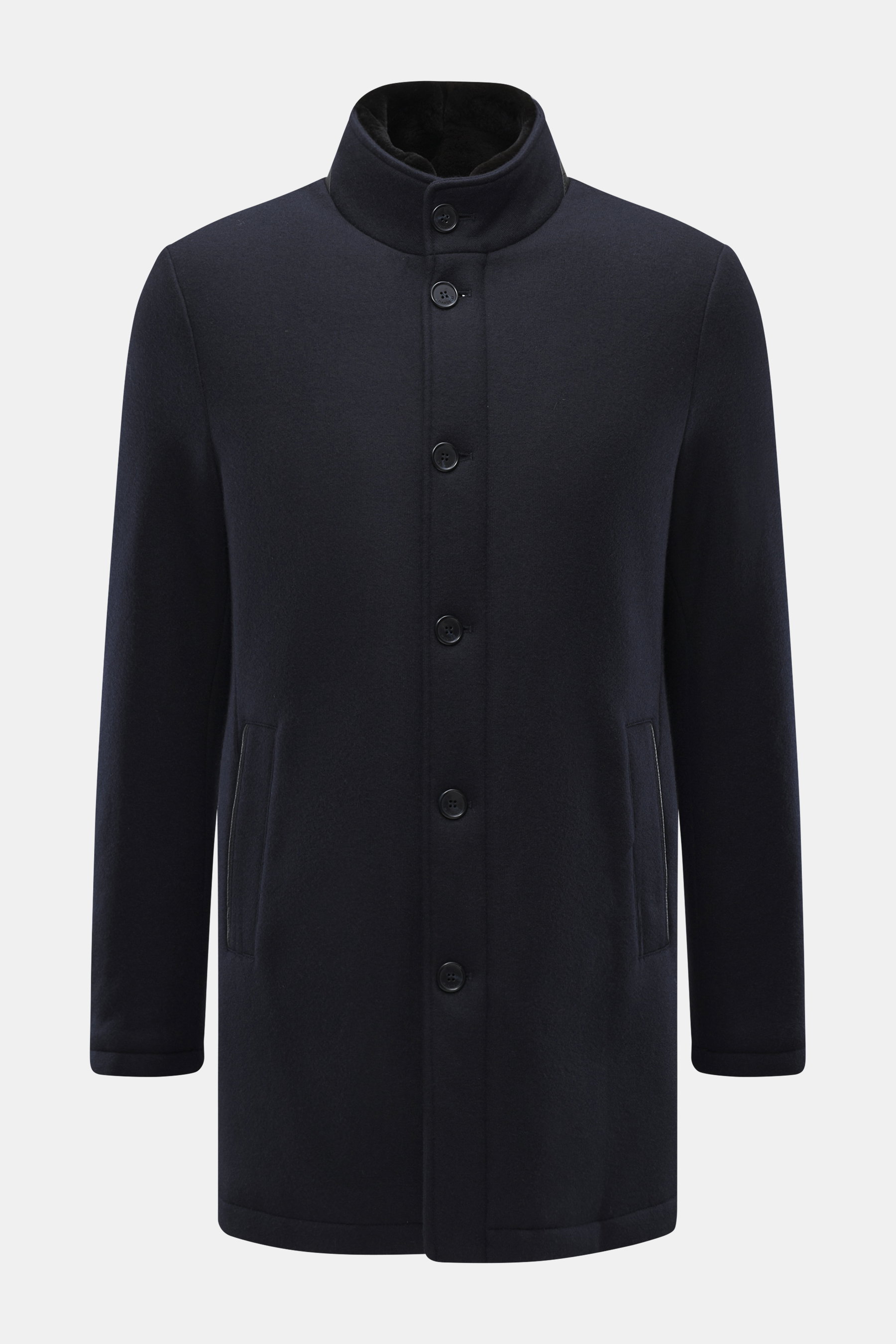 Mandelli Cashmere Kurzmantel navy in Slim Fit, von vorne fotografiert, mit Knöpfen, Stehkragen, Pelzbesatz und Nerz-Innenfutter.