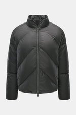 Sealup Daunenjacke schwarz frontal mit Stehkragen, Zwei-Wege-Reißverschluss, Slim Fit, hochwertiger Microfaser, glattem Griff, Daunenfüllung und Taschen.
