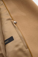 Close-up inside view of Sealup Pea coat 'Amalfi' camel showing soft wool and cashmere fabric, lightweight padding, and detailed stitching.

<p>A nautical classic from traditional label SEALUP: The elegant pea coat 'Amalfi Peacoat' is made of soft wool and