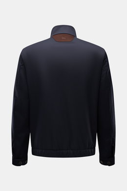 Rückansicht des Colombo Blouson 'Roadster' navy aus ultraleichter, wind- und wasserabweisender Microfaser mit Stehkragen und Velourslederbesatz.