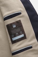 Nahaufnahme des Innenfutters vom Colombo Blouson 'Roadster' navy, zeigt taschen, Label und Materialdetails aus Microfaser.