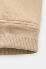 Nahaufnahme des elastischen Ärmelbündchens des Jacob Cohen Cashmere Blouson beige aus reinem Cashmere mit weichem Griff.