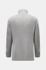 Brunello Cucinelli Cashmere Jacke hellgrau meliert, Rückansicht, Slim Fit, wasserabweisend, reiner Cashmere, vier Knöpfe, variables Revers, Brust- und Hüfttaschen, Ärmel mit Knöpfen, Seitenschlitze, halb gefüttert, drei Innentaschen.