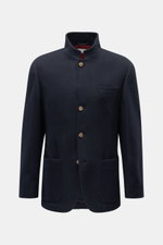 Brunello Cucinelli Cashmere Jacke navy, Slim Fit, wasserabweisend, reiner Cashmere, Vier-Knopf-Leiste, Brusttasche, Hüfttaschen, halbfotografiert frontal.