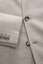 Brunello Cucinelli Cashmere Jacke beige meliert, Detailaufnahme von Knöpfen und Ärmel, Slim Fit, wasserabweisend, weicher Griff, Sakko-Design