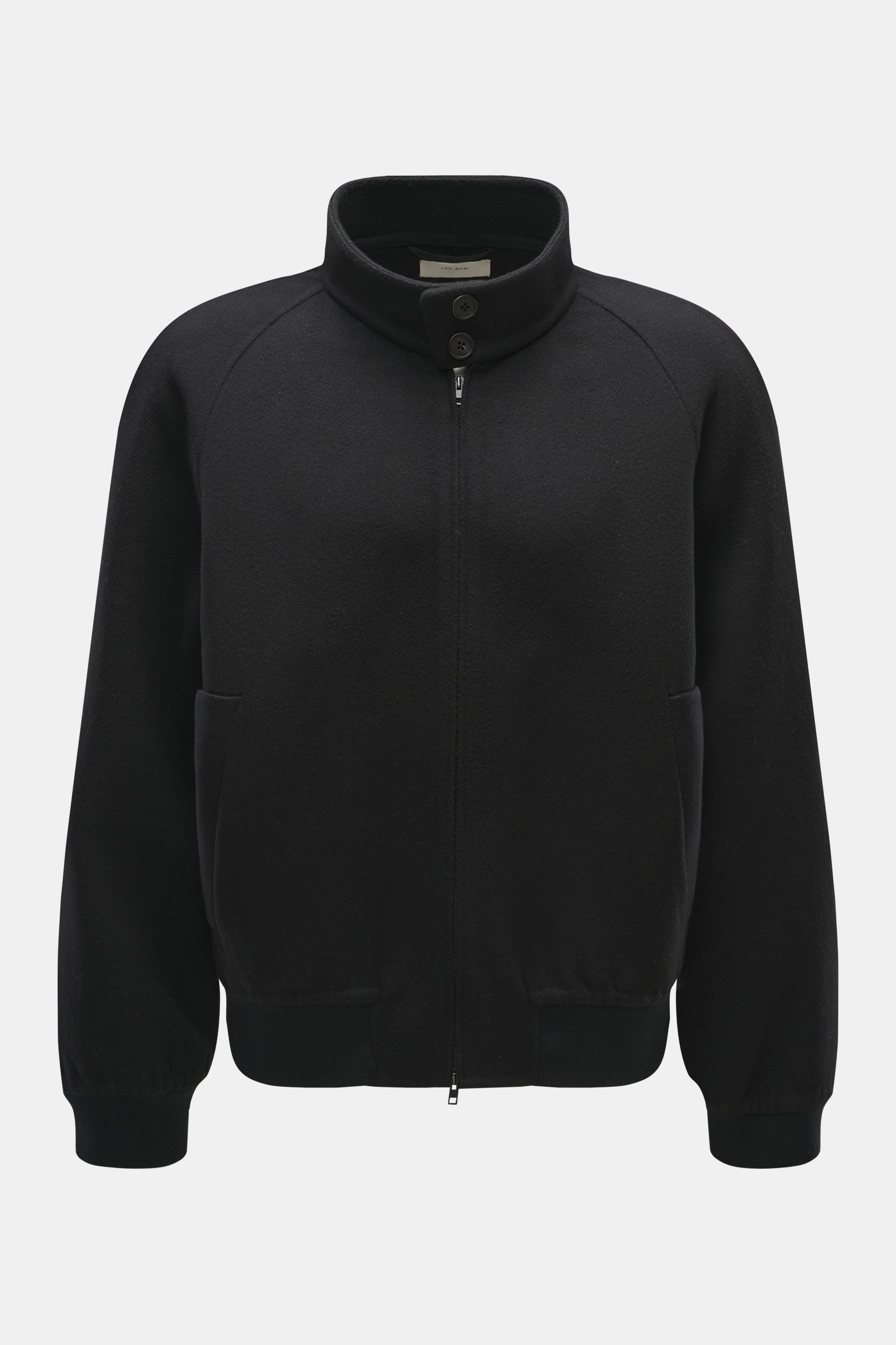 The Row Cashmere Blouson 'Olek' schwarz in Frontansicht, reiner Cashmere, weicher Griff, Zwei-Wege-Reißverschluss, Oversized Fit, Stehkragen, Raglanärmel, paspelierte Taschen, elastische Bündchen.