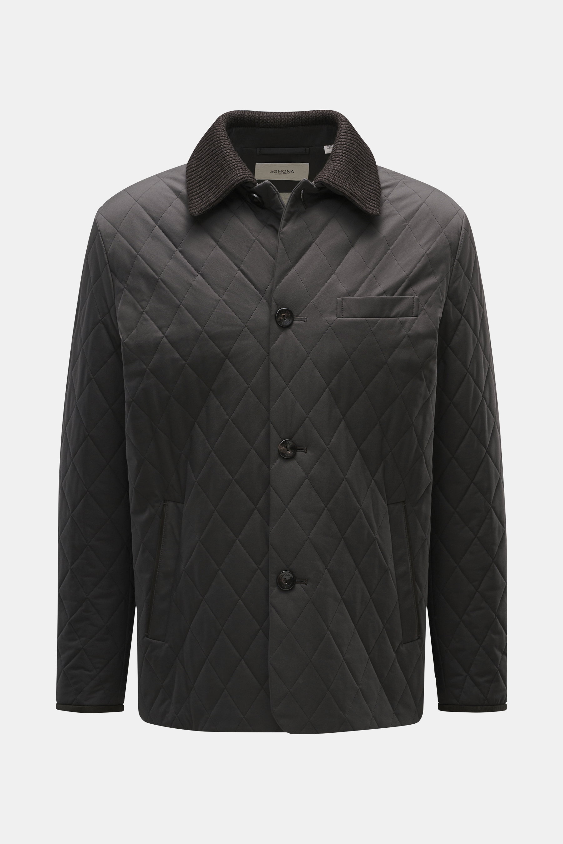 Vorderansicht der braunen Agnona Steppjacke mit hochwertiger Microfaser, glattem Griff, Regular Fit, Vier-Knopf-Stil, Umlegekragen mit Rippstrickbesatz, Fronttaschen mit Druckknopf, klassischer Brusttasche, rückwärtigen Seitenschlitzen, geschmeidigem Futt