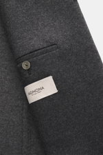 Agnona Jersey jacket dark grey melange close-up from front side showing wool-cashmere fabric, button, patch pocket, and label. Finest craftsmanship meets timeless elegance: This half-lined jersey jacket made from a wool-cashmere blend exemplifies the unco