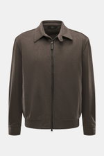 Brioni Cashmere Blouson braun, Frontansicht, Slim Fit, reines Cashmere, zwei-Wege-Reißverschluss mit Lederpaspel, Umlegekragen, elastische Bündchen.