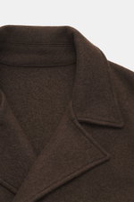 Lunaria Cashmere Cashmere Jacket Dark Brown close-up from above showing the notch collar and soft pure cashmere fabric. Timeless elegance, masterfully staged: The exclusive, lightweight jacket from LUNARIA CASHMERE combines a clear, noble design with the 