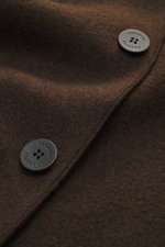 Close-up front view of Lunaria Cashmere Cashmere jacket dark brown showing its pure cashmere texture and four-button style.

Description: Reduced elegance, finest wearing comfort: The unlined jacket from LUNARIA CASHMERE impresses with clear lines and lux
