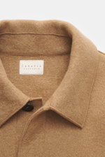 Close-up front view of Lunaria Cashmere Cashmere jacket beige, pure cashmere, very soft touch, slim fit, five-button style, notched collar, slanted front pockets, unlined.
