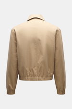 Rückansicht des Ami Paris Blouson beige, Twill aus Baumwolle, Unisex, Regular Fit, mit Umlegekragen, elastischen Saumabschlüssen und softem Twill-Futter.