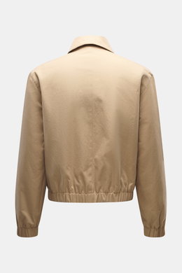 Rückansicht des Ami Paris Blouson beige, Twill aus Baumwolle, Unisex, Regular Fit, mit Umlegekragen, elastischen Saumabschlüssen und softem Twill-Futter.