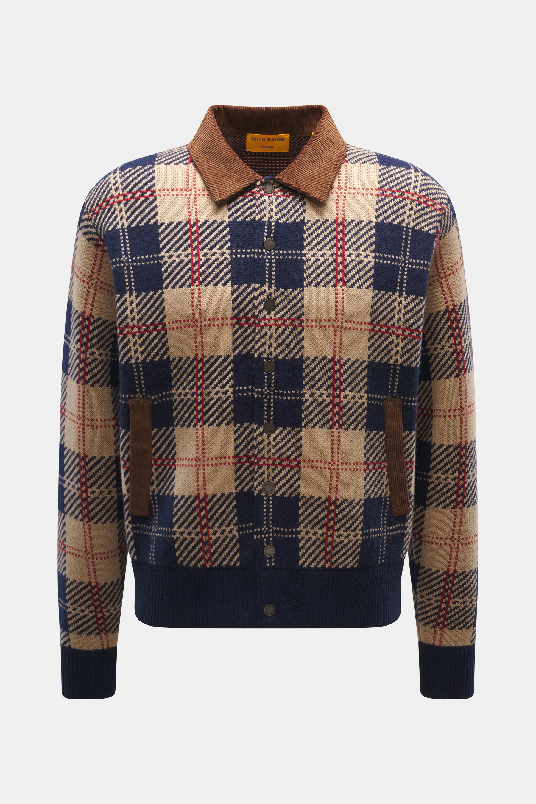 Guest In Residence Strick-Blouson hellbraun/navy/rot kariert, frontal fotografiert, Mix aus Wolle und Cashmere, weicher Griff, mittelfeines Strickbild, Regular Fit, glatte Knopfleiste mit Druckknöpfen, paspelierte Fronttaschen, Kragen mit Cordbesatz, elas
