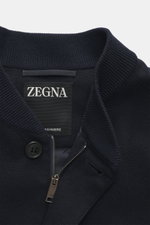 Close-up front top view of Zegna Cashmere blouson navy showing rib knit collar, two-way zip, button, and fabric texture.

<p>Comfort and style for the autumn season: This blouson by ZEGNA is made of soft cashmere that has been specially treated with a wat