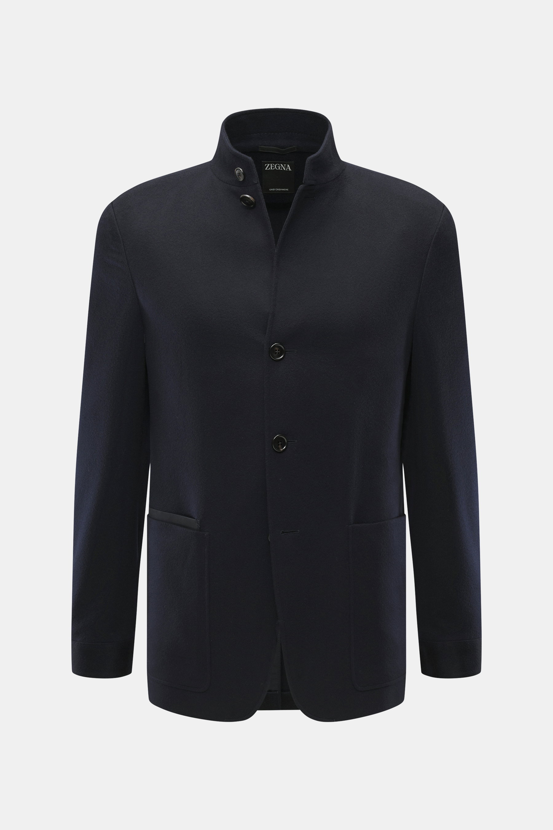 Zegna Cashmere Jacke navy, frontal fotografiert, Slim Fit mit Stehkragen, Vier-Knopf-Leiste, aufgesetzten Taschen, weichem Griff aus reinem Cashmere.