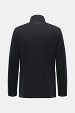 Zegna Cashmere Jacke navy rückseitig fotografiert, Slim Fit, Stehkragen, Vier-Knopf-Leiste, weicher Griff, reine Cashmere-Qualität.