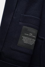 Close-up front view of Zegna Jacket navy in wool and cashmere showing patch hip pocket with ZEGNA label.

<p>The lightweight jacket by ZEGNA made of wool and cashmere features a boxy cut and soft feel, representing Italian top quality – perfect for many o