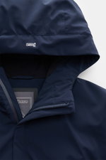 Nahaufnahme der Kapuze der Herno Daunenjacke navy, sportives Winter-Essential mit leichter Daunenfüllung, Microfaser, wasserabweisend, Regular Fit.