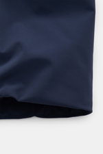 Herno Daunenjacke navy in Frontansicht, sportives Winter-Essential mit wasserabweisender Microfaser, Daunenfüllung, Kapuze und Zipper-Taschen.