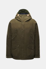Front view of the Manifattura Ceccarelli Down jacket 'Fisherman' olive, pure cotton with soft touch, regular fit, warm down filling, two-way zipper, wind flap with press studs, high-closing collar with hood, raglan sleeves, slanted front and patch hip poc