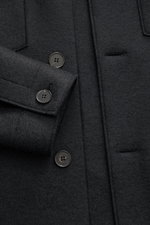 Close-up front view of Harris Wharf London Wool jacket navy in felted virgin wool, showing buttons, buttoned breast pocket, and cuff details.

<p>Casual and cosy: This cropped wool jacket by HARRIS WHARF LONDON, made of felted virgin wool, has a clean sil