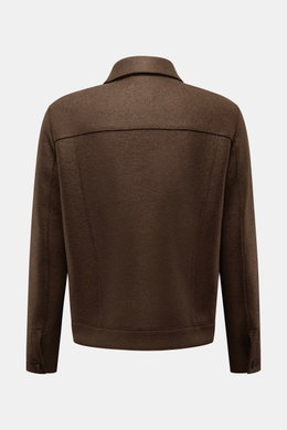 Harris Wharf London Wool jacket dark brown shown from the back, made of pure felted virgin wool with a clean silhouette and turn-down collar. 

Casual and cosy: This cropped wool jacket by HARRIS WHARF LONDON, made of felted virgin wool, has a clean silho