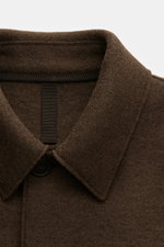 Harris Wharf London Wool jacket dark brown seen from a close-up front perspective, showing the felted virgin wool texture and turn-down collar.  

<p>Casual and cosy: This cropped wool jacket by HARRIS WHARF LONDON, made of felted virgin wool, has a clean