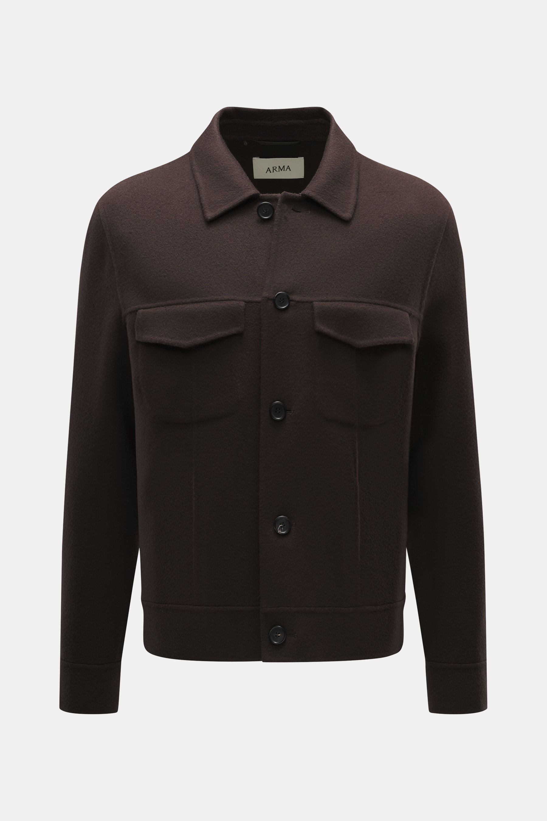 Front view of Arma Jacke 'Daniel' schwarz, a slim fit jacket made of reine Wolle with weicher Griff, featuring Umlegekragen, Fünf-Knopf-Leiste, Brusttaschen mit Patte, Taschen in der Seitennaht, Ärmelabschlüsse mit Knopf, ungefüttert.