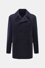 Front view of Doppiaa Cabanjacke 'Aalbina' graublau, a slim fit, double-breasted navy coat with broad lapels and slanted flap pockets.

Description: <p>Die Cabanjacke 'Aalbina' – der maritime Zweireiher – ist ein absoluter Übergangs-Klassiker aus dem Ha