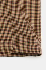 Doppiaa Jacke 'Aabba' hellbraun/bordeaux/navy kariert, Nahaufnahme Muster, glatter Griff, Slim Fit, Fünf-Knopf-Leiste, Umlegekragen, Taschen seitlich, Ärmel mit Knopf, gesteppter Futterstoff, zwei Innentaschen, hochwertige Microfaser.
