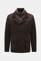 Moorer Cashmere Cabanjacke 'Bas' dunkelbraun frontal fotografiert, Slim Fit, reiner Cashmere, Daunenfüllung, zwei Hüfttaschen, variabler Kragen, robuster Reißverschluss.
