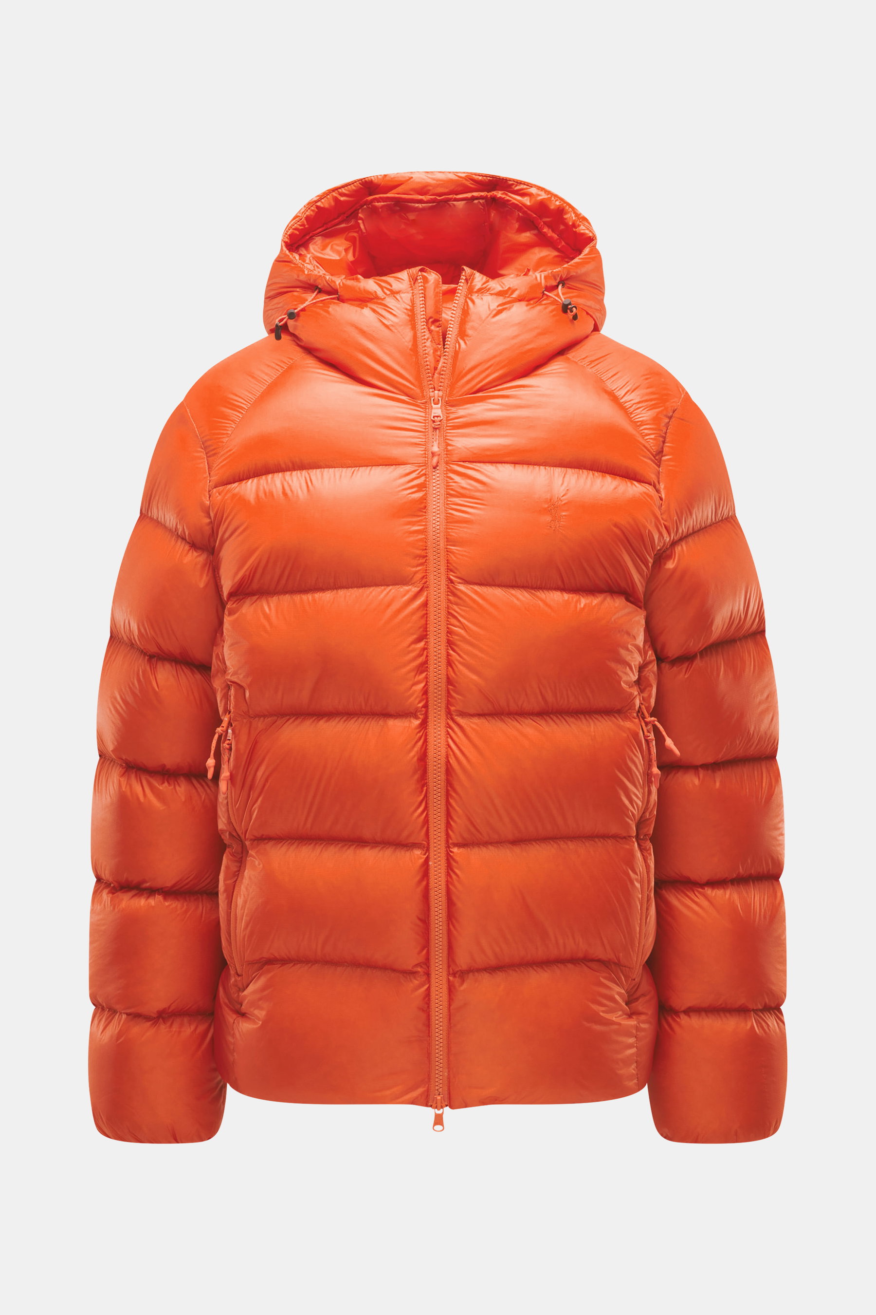 Vorderansicht der Polo Ralph Lauren Daunenjacke orange aus hochwertiger Microfaser mit glattem Griff, Slim Fit, wärmender Daunenfüllung, kragenhohem Reißverschluss, Kapuze mit Tunnelzug, Zipper-Fronttaschen, elastischen Ärmelabschlüssen, tonalem Logo Stit