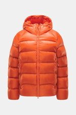 Vorderansicht der Polo Ralph Lauren Daunenjacke orange aus hochwertiger Microfaser mit glattem Griff, Slim Fit, wärmender Daunenfüllung, kragenhohem Reißverschluss, Kapuze mit Tunnelzug, Zipper-Fronttaschen, elastischen Ärmelabschlüssen, tonalem Logo Stit