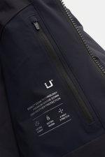 UBR Daunenjacke 'Titan' dark navy im Detail, Frontansicht mit Reißverschluss, wasser- und atmungsaktive Microfaser, Gänsedaunenfüllung.