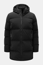 UBR Daunenjacke 'Titan' schwarz, frontale Nahaufnahme, gesteppt, mit Kapuze, wasserdicht, atmungsaktiv, Microfaser, Gänsedaunenfüllung, Reißverschluss, Taschen, Regular Fit.