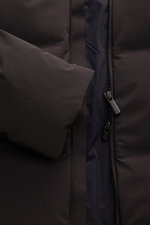 Close-up front view of the UBR Down jacket 'Bolt' dark brown showing the waterproof zipper, smooth fabric, and sleeve detail. In the lightweight down jacket 'Bolt' by UBR we’re ready for the next downpour, because this clean model provides the protection 